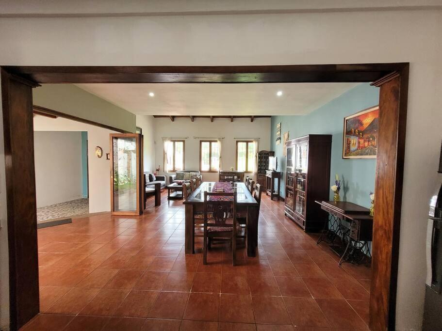 Вилла Amplia Casa Antigua Guatemala Con Pergola Y Jardin Экстерьер фото