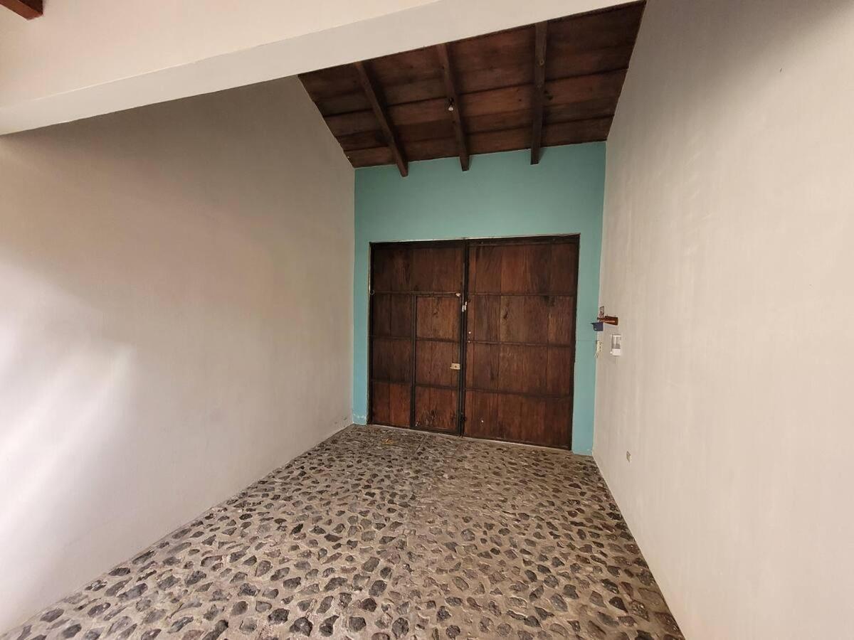 Вилла Amplia Casa Antigua Guatemala Con Pergola Y Jardin Экстерьер фото