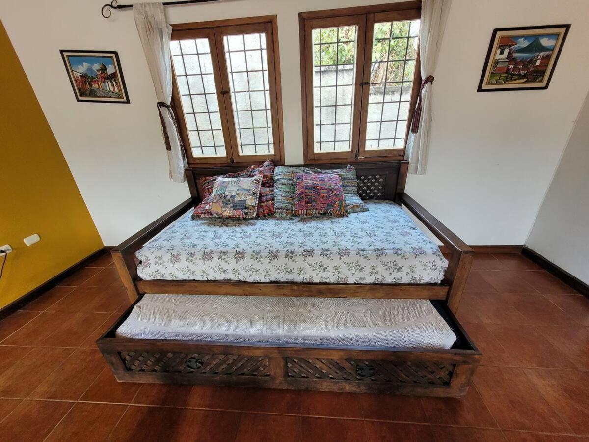 Вилла Amplia Casa Antigua Guatemala Con Pergola Y Jardin Экстерьер фото